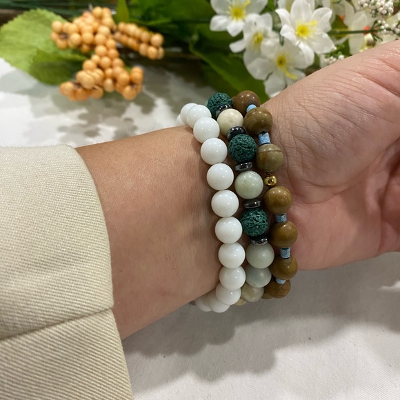 Natural stones and bead wristlets for women. - Picture 2 of 3